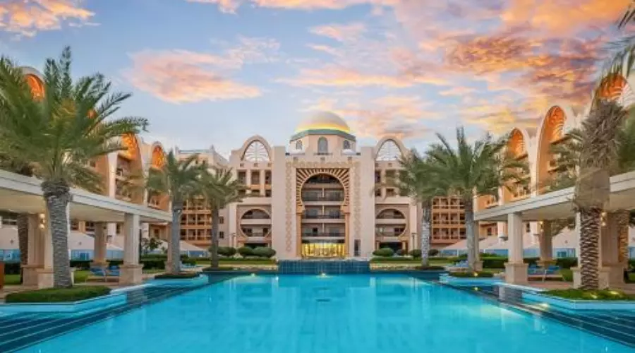 FAM Living - Palm Jumeirah Sarai Apartments - Private Beach