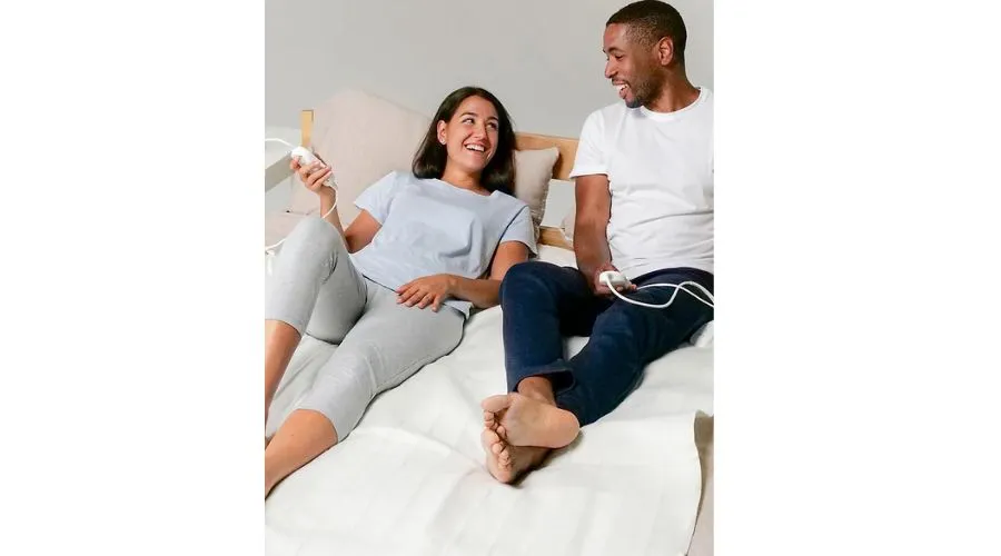 Dual control electric blanket