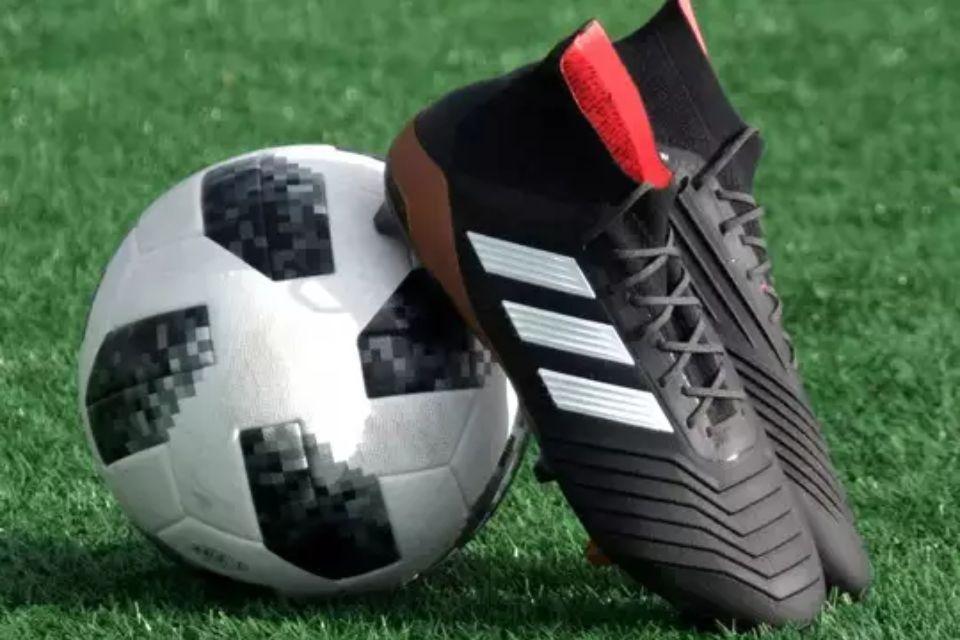 men's football shoes
