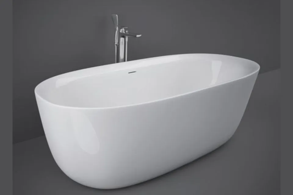 Oval bathtubs