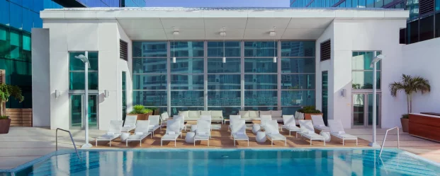 jw-miamj-19th-floor-swimming-poo